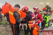 府谷云南德钦突发山洪 消防紧急营救疏散469人